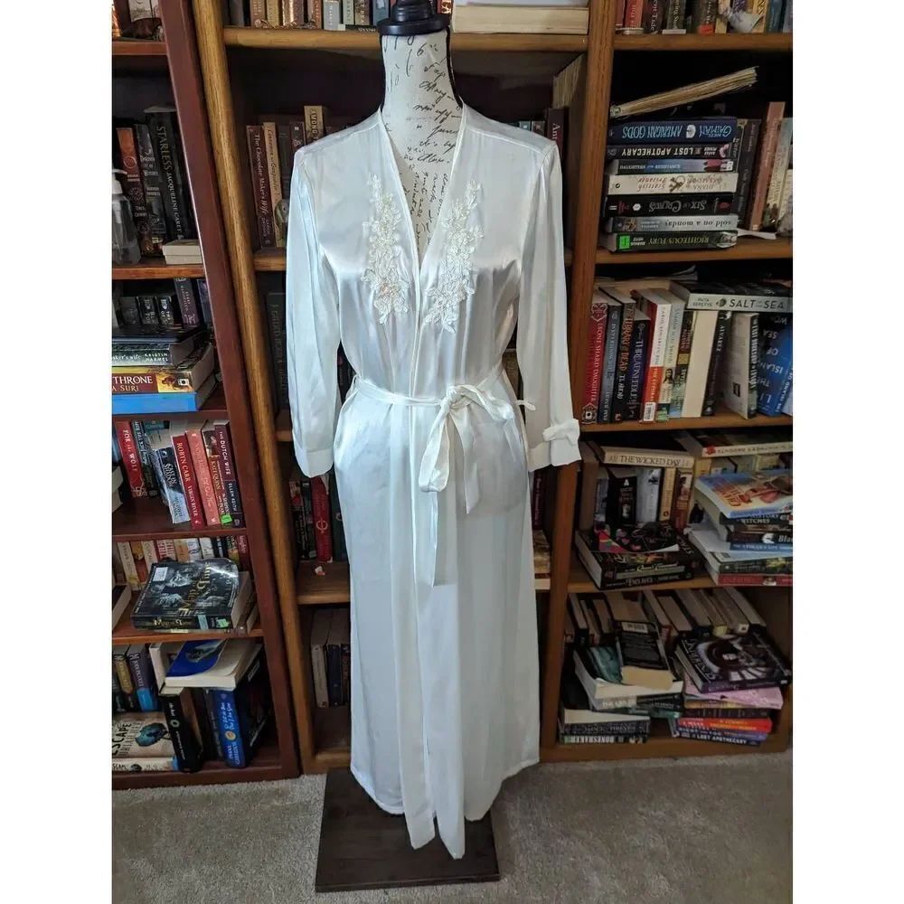 Expressions vintage white satin beaded and lace robe sz m euc